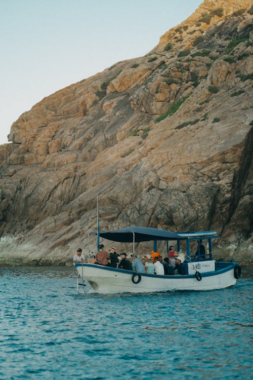 Darmowe zdjęcie z galerii z łódź, morze, pionowy strzał