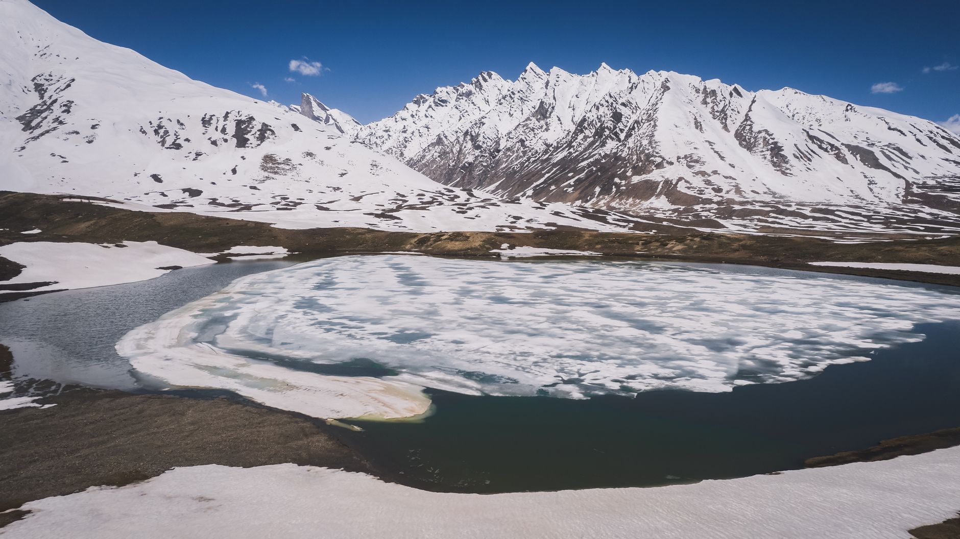 Népal : le risque persiste d’une crue glaciaire après l’effondrement d’un glacier