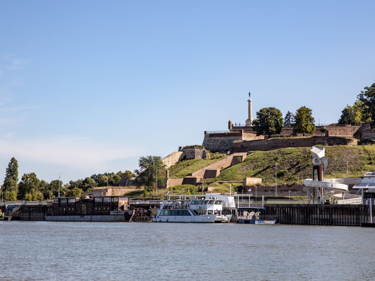 Belgrad - cetatea Kalemegdan și bărci pe râul Sava spre Dorćol