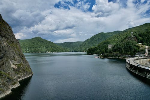 Immagine gratuita di alberi, colline, diga