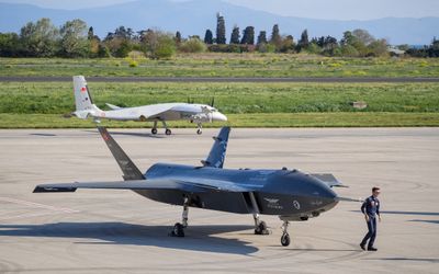 Mỹ thử thành công laser năng lượng cao bắn hạ drone gần biên giới Mexico