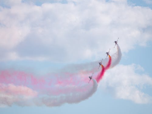 Gratis arkivbilde med flyshow, formasjon, himmel