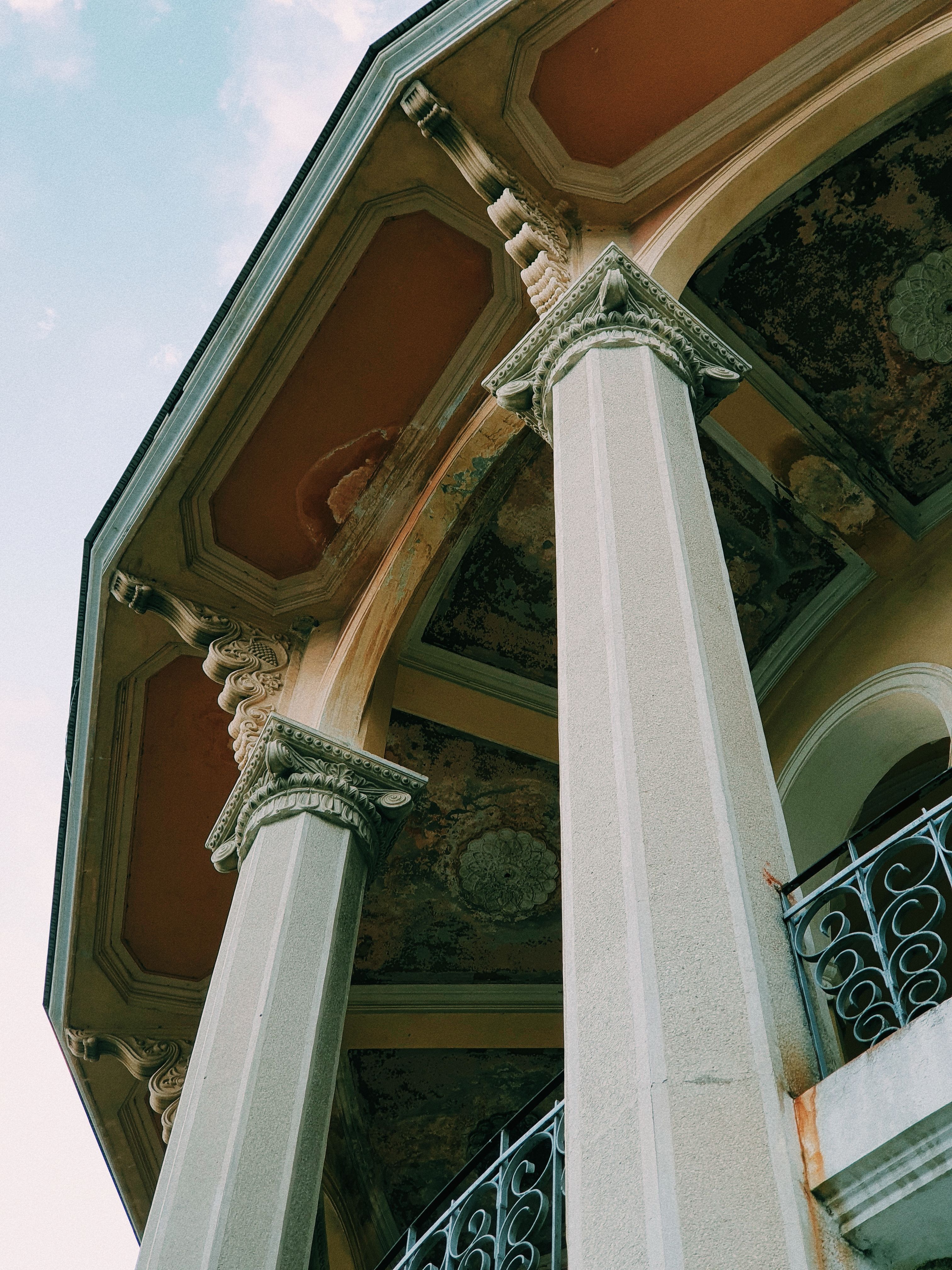 Low Angle Shot of a Building with Columns and Pattern on the Ceiling ...