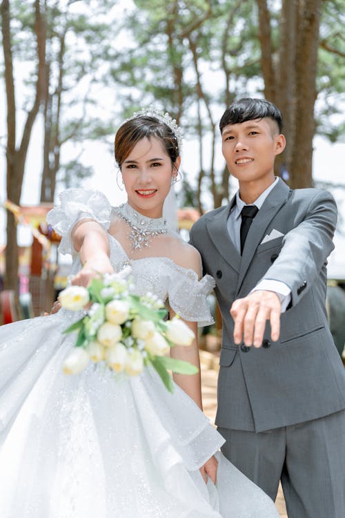 Foto profissional grátis de casal, cerimônia, festa de casamento