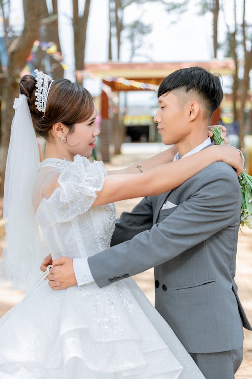 Gratis lagerfoto af asiatisk kvinde, asiatisk mand, brudekjole