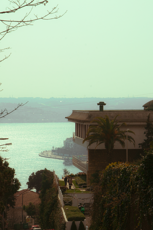 Free A serene view showcasing urban architecture along a coastal waterfront on a bright day. Stock Photo