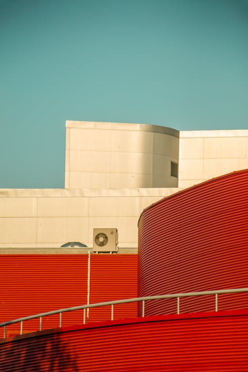 Darmowe zdjęcie z galerii z budynek od zewnątrz, fabryka, geometryczny