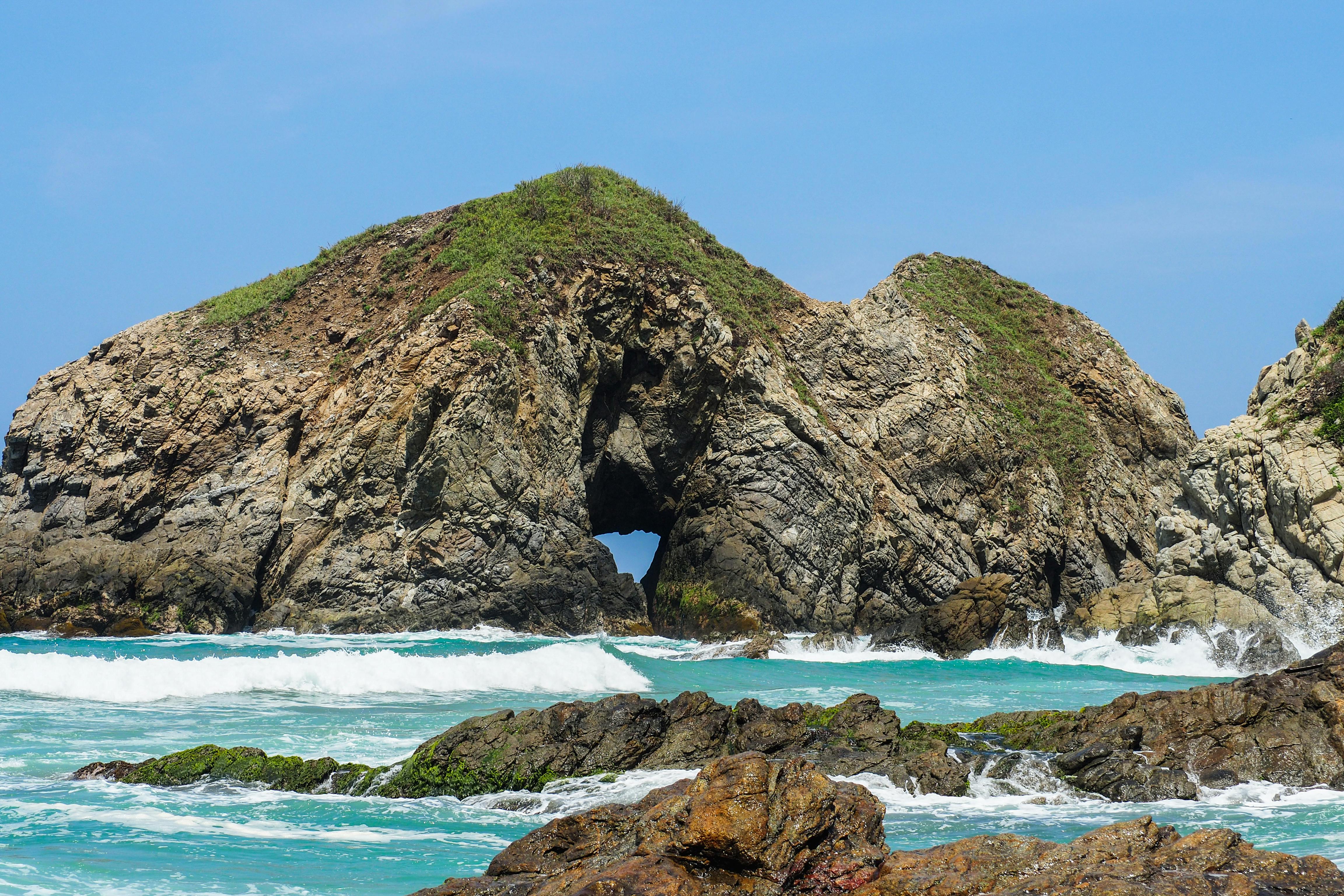 Rocks on Sea Shore on Zipolite Beach in Mexico · Free Stock Photo