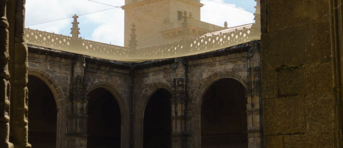Patio de un edificio histórico de Santiago de Compostela