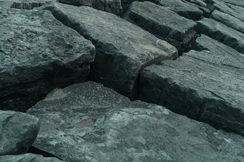 A close up of a large rock wall