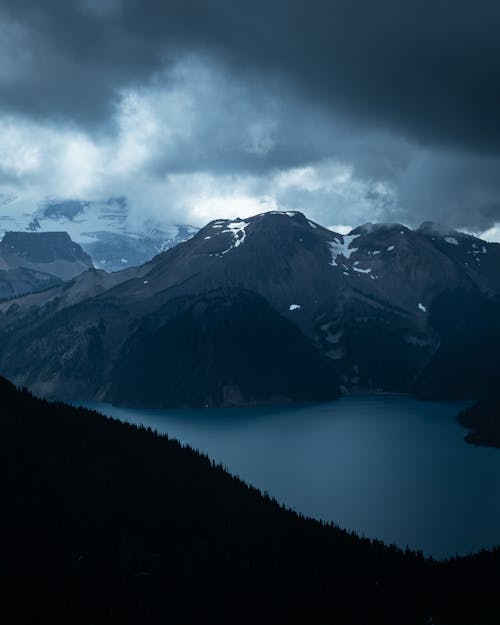 Kostenloses Stock Foto zu berge, bewölkt, britisch-kolumbien