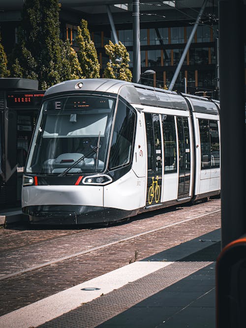 Foto profissional grátis de bonde, contemporâneo, estação de bonde