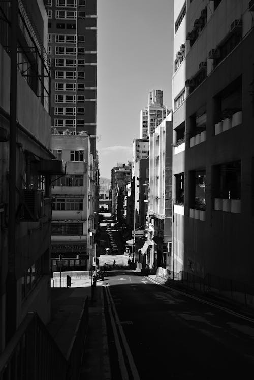 Kostenloses Stock Foto zu gebäude, schatten, schwarz und weiß