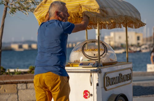 남자, 바다, 음식의 무료 스톡 사진