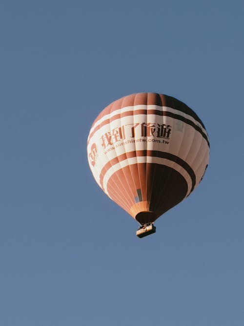 Foto stok gratis balon udara, bidikan sudut sempit, langit cerah