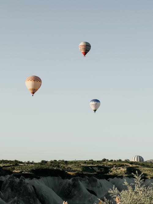 Immagine gratuita di avventura, cappadocia, cielo sereno