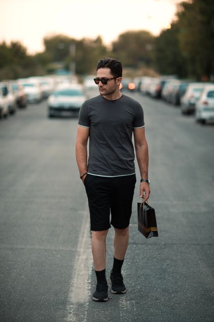 antrasit tişört ve siyah şort, gün batımında keyifli bir yürüyüş 🌇
#günlükkombin #charcoal #tshirt #shorts