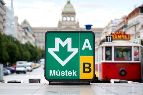 Metro Logo in Prague
