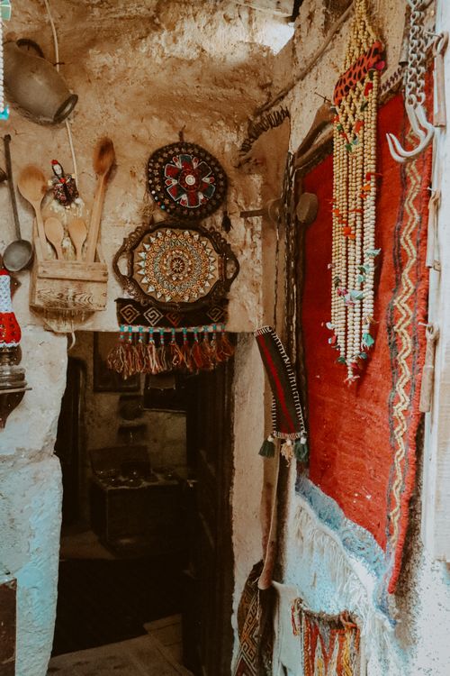 Free Explore a vintage Turkish interior adorned with traditional crafts and vibrant tapestry. Stock Photo