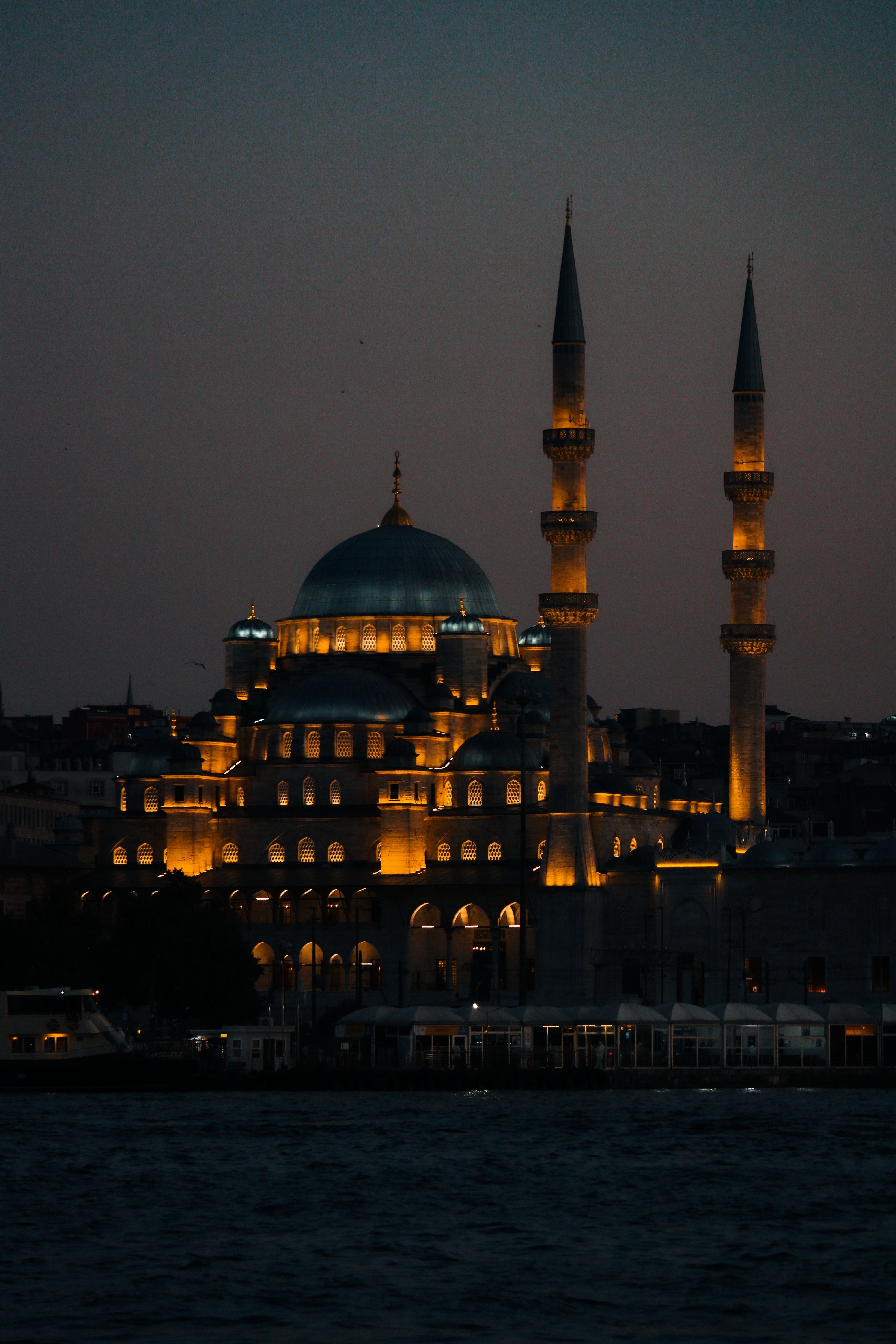 Illuminated Mosque in Istanbul · Free Stock Photo