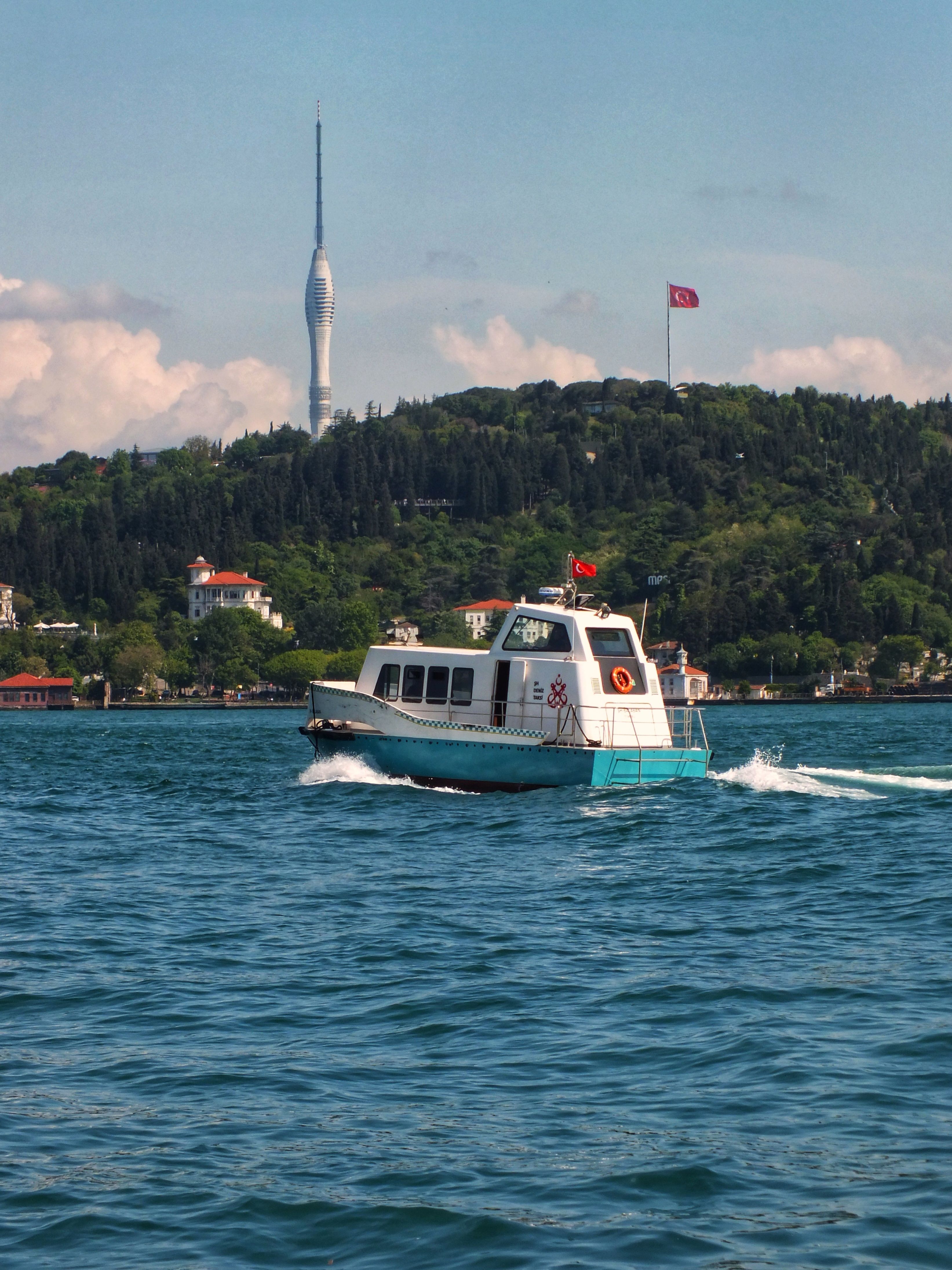 Motorboat on Bosporus in Istanbul · Free Stock Photo