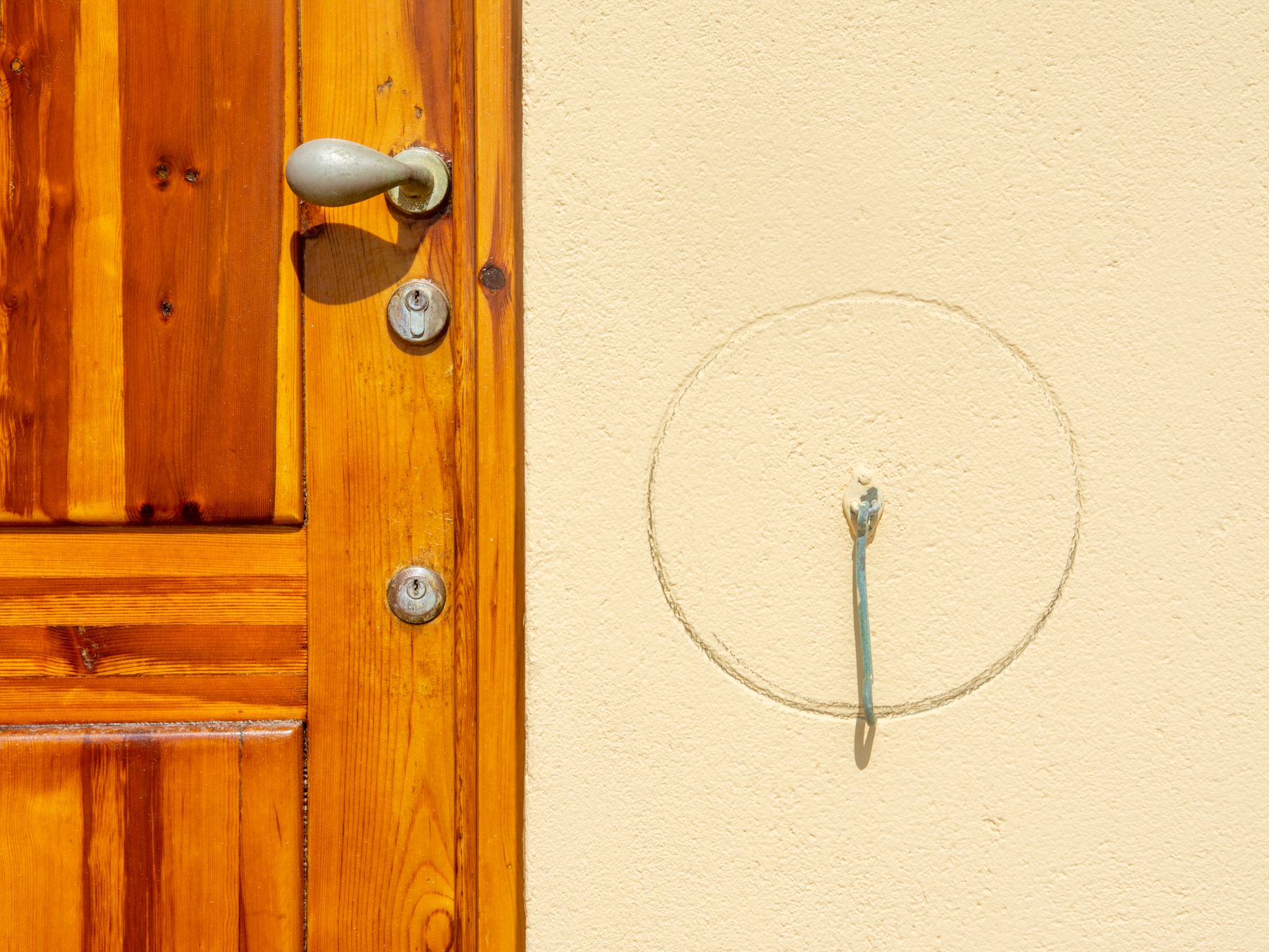Plastering and Skimming in Bromley Common — woodwork brushed to a crisp, smooth line