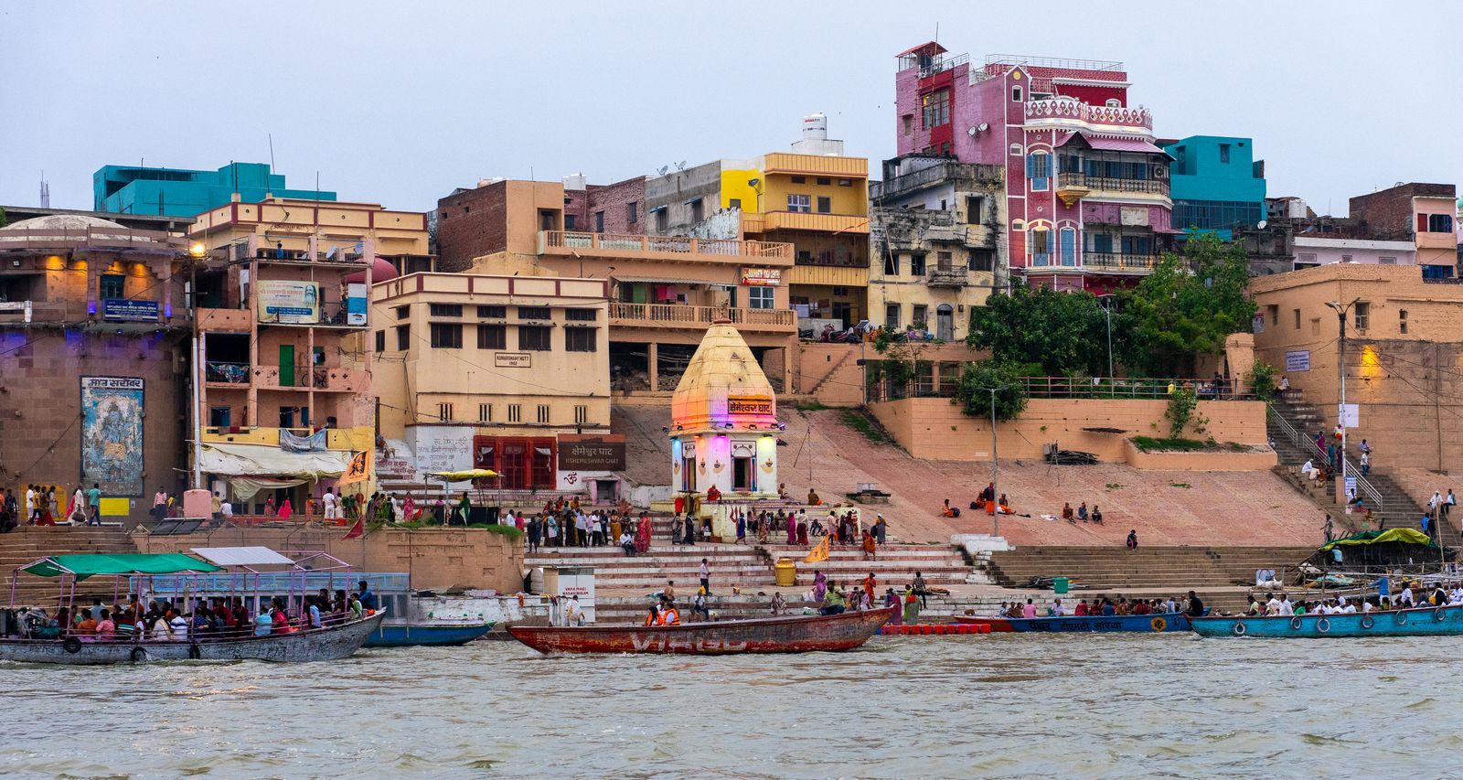 Varanasi Ghat Guide