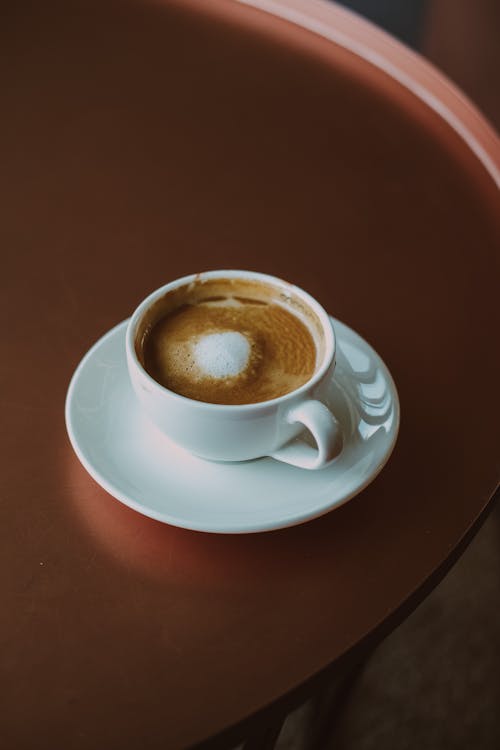 Gratis arkivbilde med bord, cappuccino, drikke