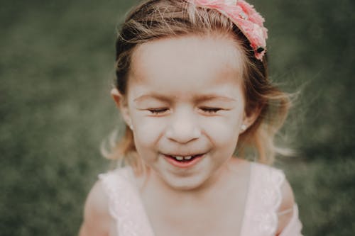 Photo En Gros Plan De Fille Avec Ses Yeux Fermés