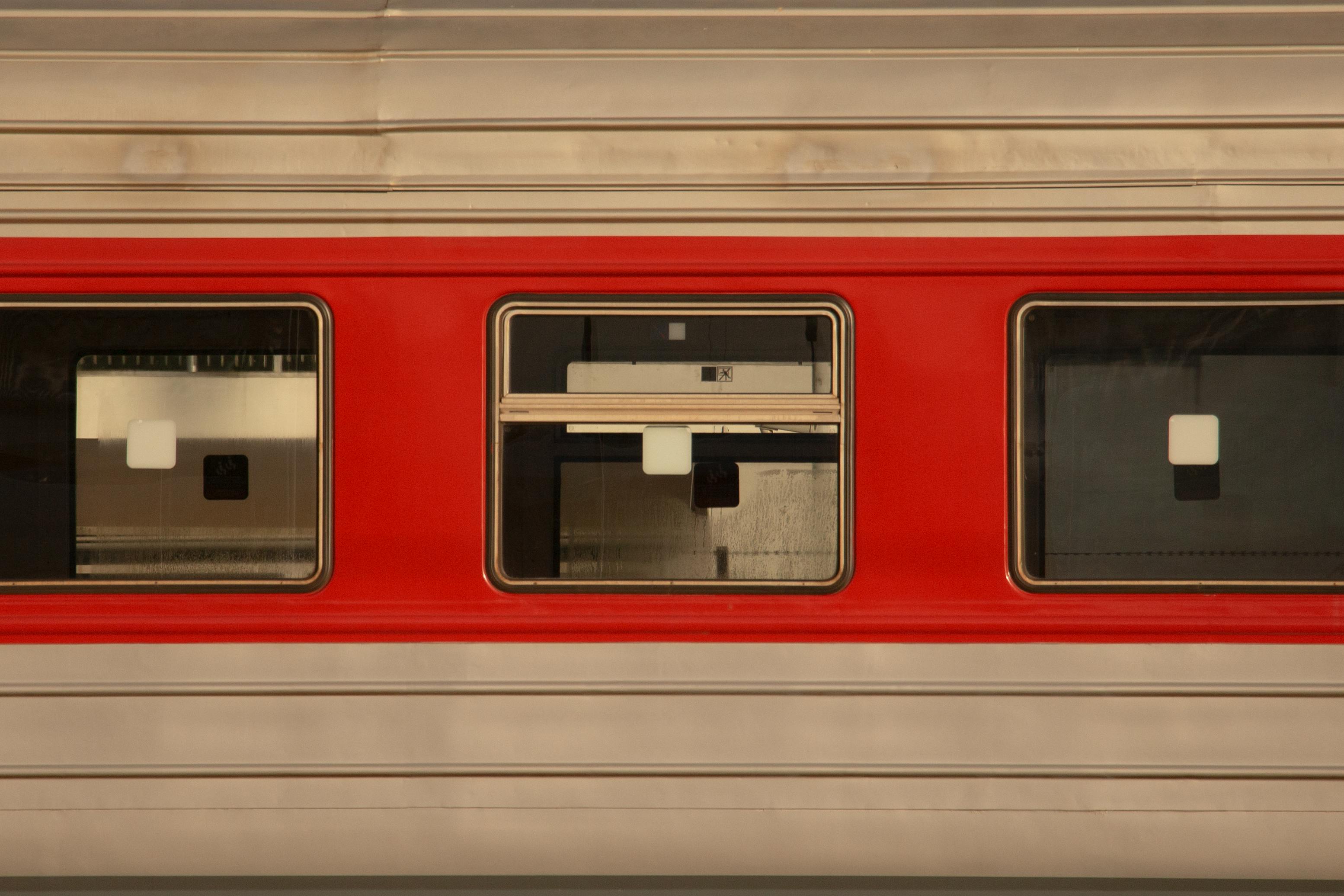 Side of Train Wagon · Free Stock Photo, image size:1125x750