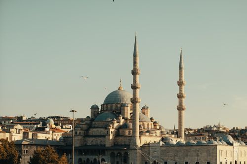 Free A beautiful view of a historic mosque in Istanbul with towering minarets under a clear sky. Stock Photo