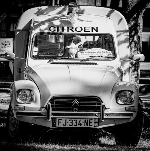 Black and White Picture of a Vintage Citroen Acadiane 