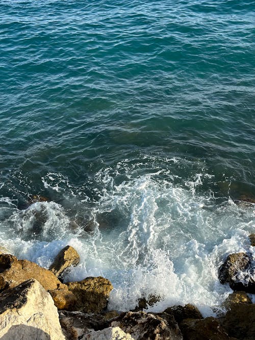 Kostenloses Stock Foto zu felsen, meer, meeresküste