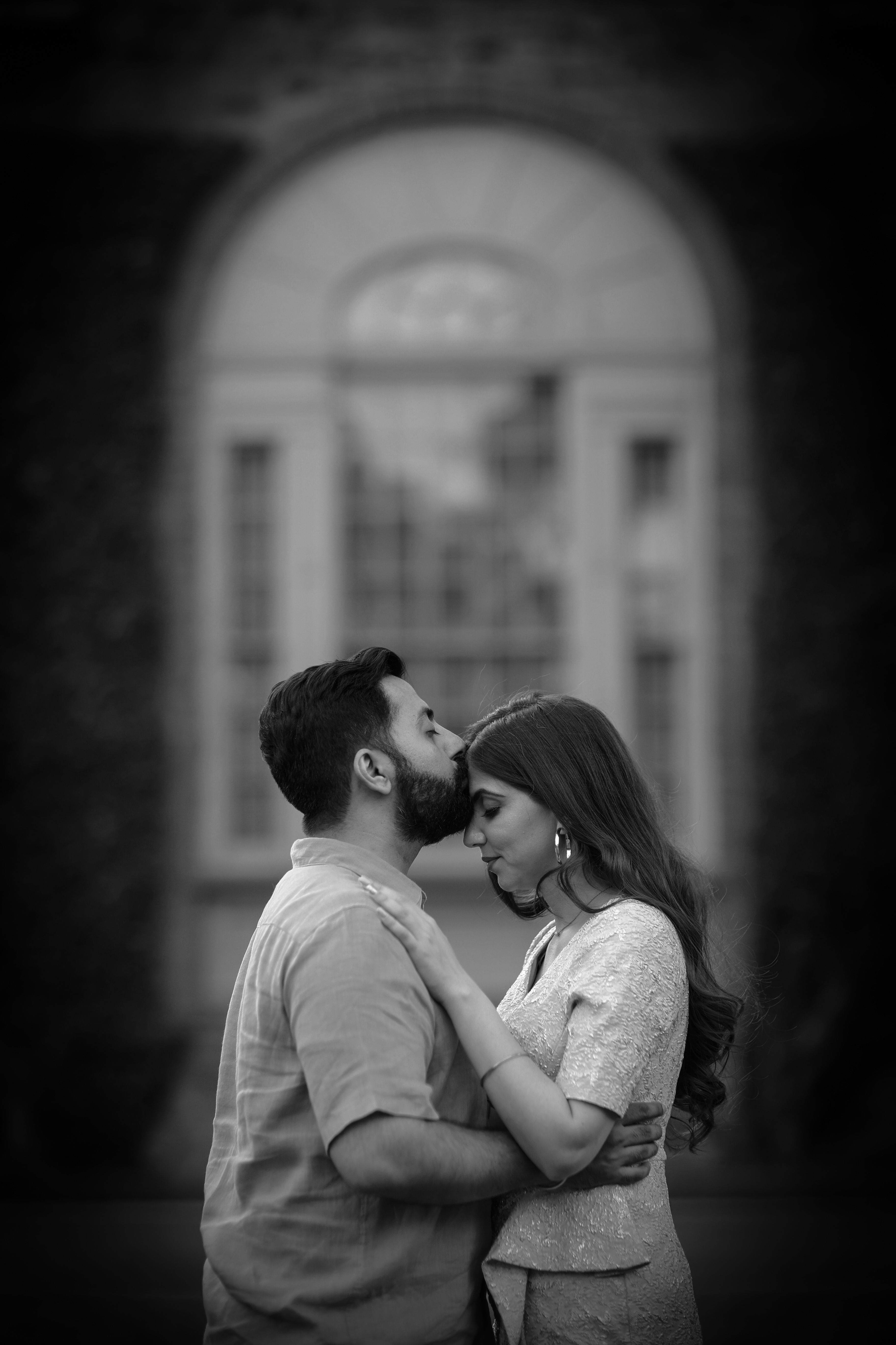 Couple Standing and Kissing in Black and White · Free Stock Photo