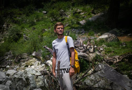 Бесплатное стоковое фото с 20 25 лет мужчина, активный отдых, горы