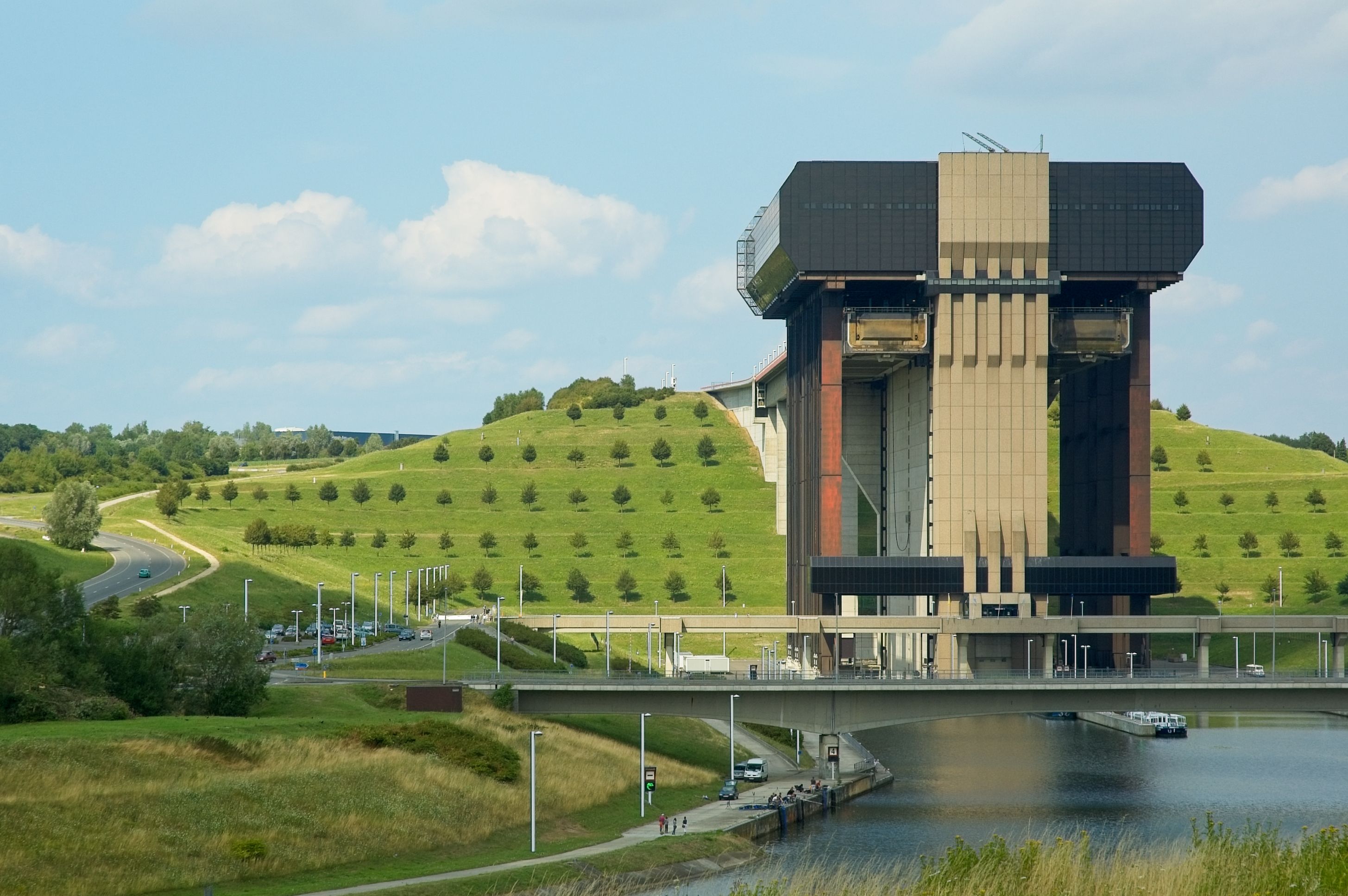 The towering Strepy-Thieu boat lift amidst a lush green landscape and canal.