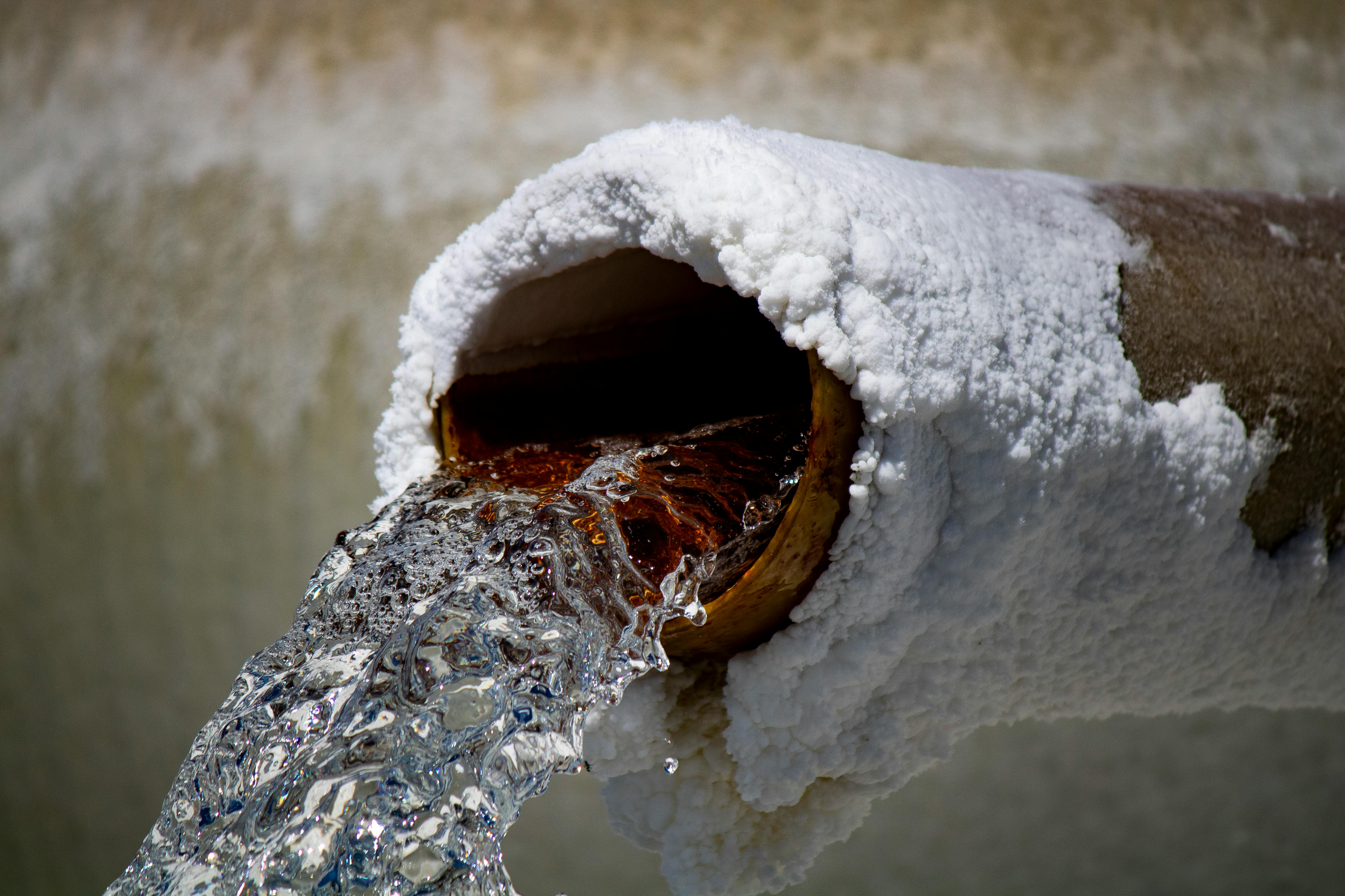 Water Overflowing form Pipe · Free Stock Photo