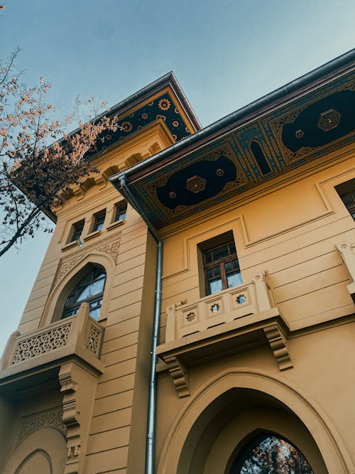 Kostenloses Stock Foto zu aufnahme von unten, fenster, gebäude