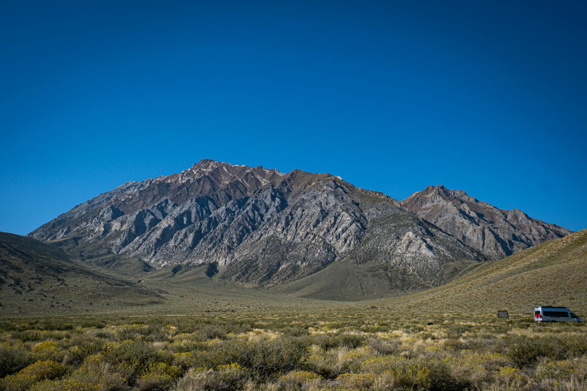 Dramatic view of Mount Morgan with clear skies, ideal for travel inspiration.