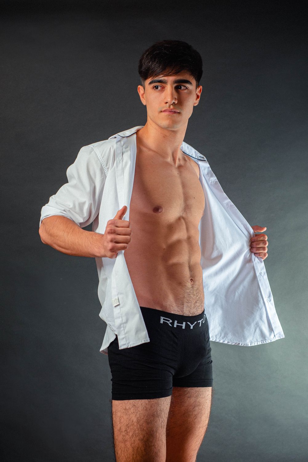 Hombre Musculoso Sin Camisa Foto De Stock Gratuita hombre-musculoso-sin-camisa-foto-de-stock-gratuita
