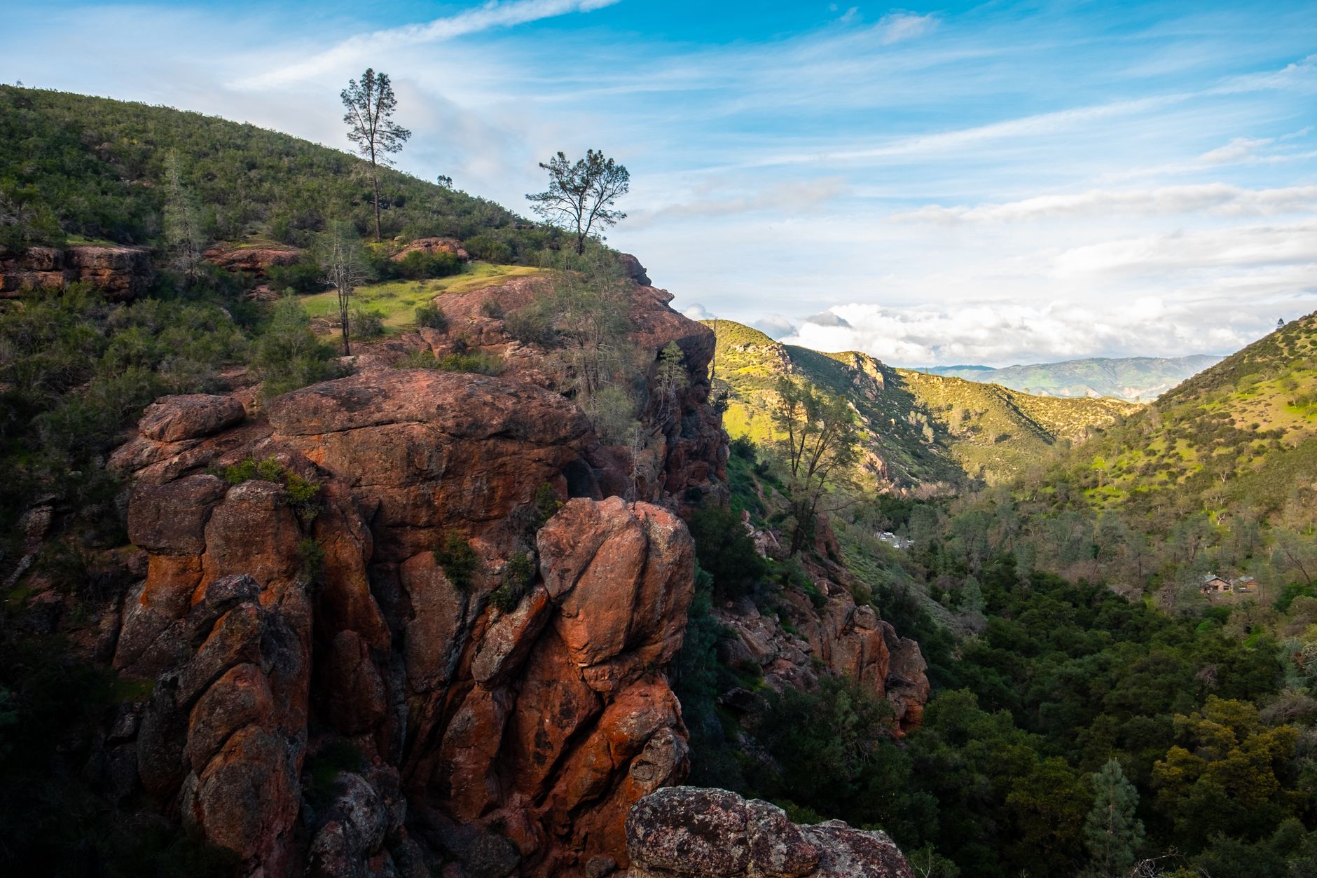 Breathtaking view of rugged cliffs and lush valleys in Pinnacles National Park, USA.