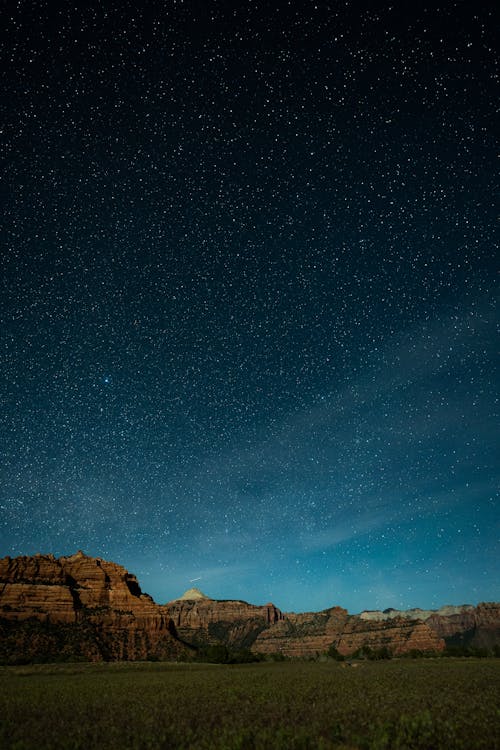 Foto d'estoc gratuïta de camp estrella, cel nocturn, muntanyes