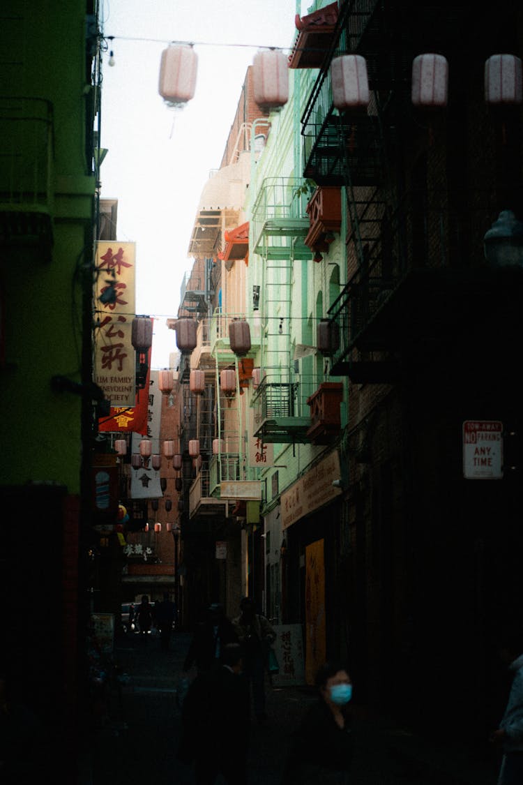 View Of A Narrow Alley Between Apartment Blocks In Chinatown, San Francisco, Califonia, USA