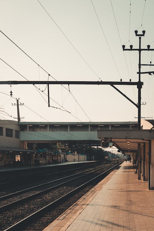 Δωρεάν στοκ φωτογραφιών με αδειάζω, αστικός, γραμμές τρένου