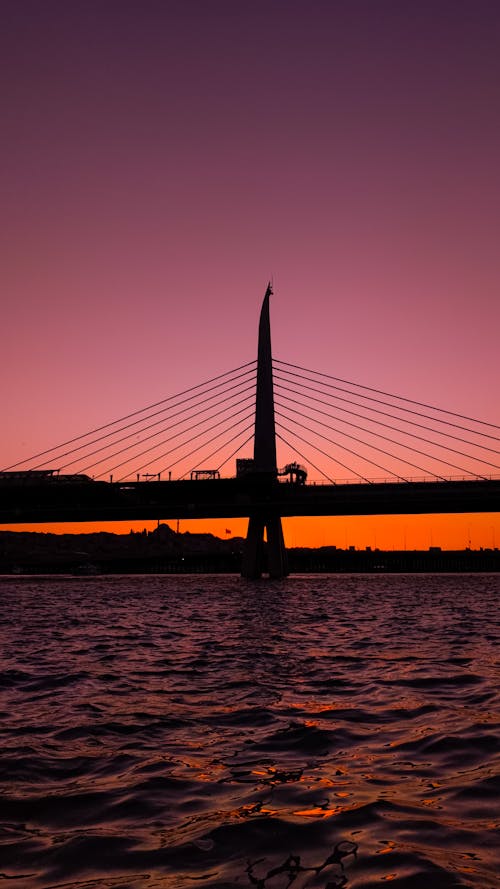 akşam karanlığı, altın boynuz köprüsü, deniz içeren Ücretsiz stok fotoğraf