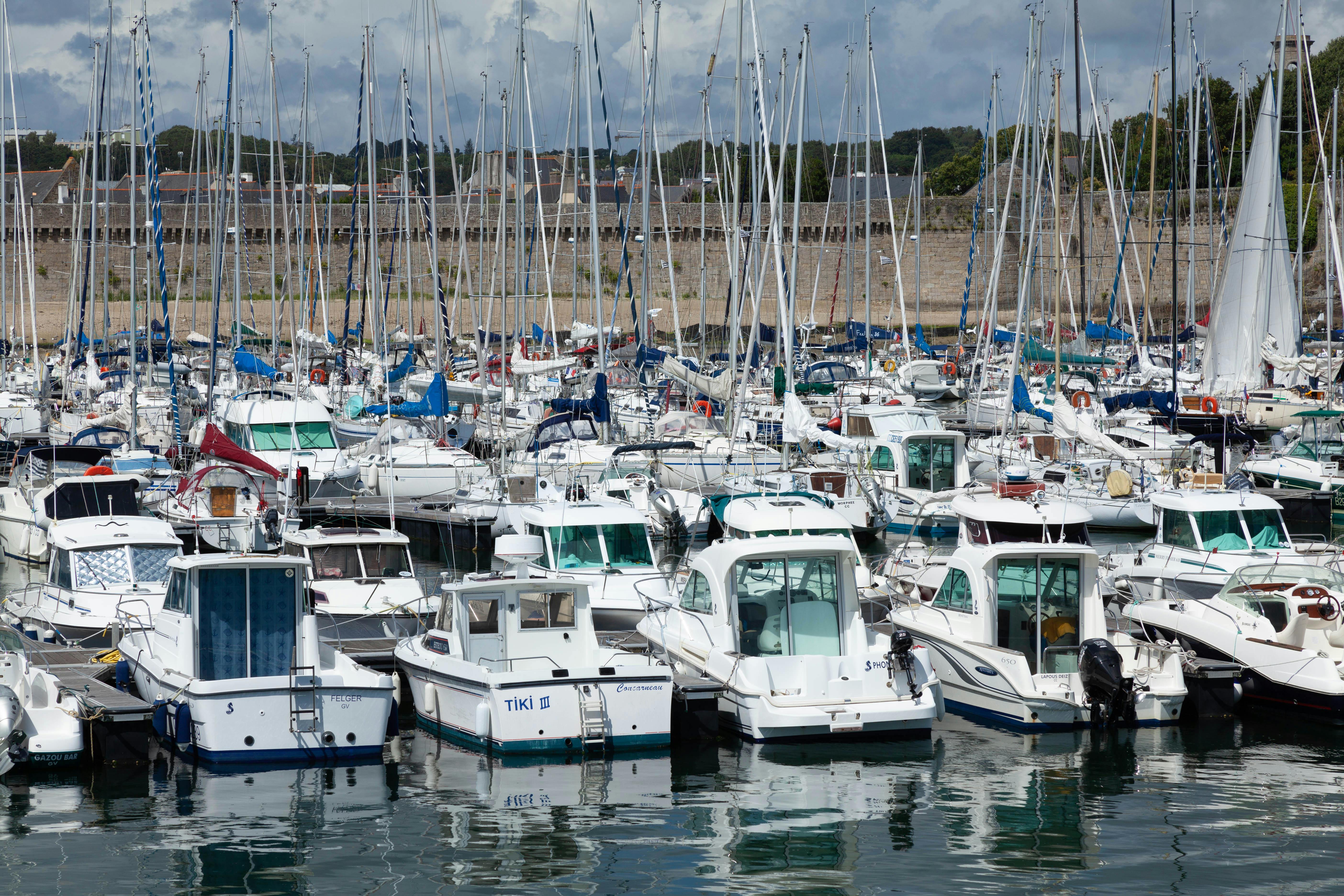 A large group of boats · Free Stock Photo