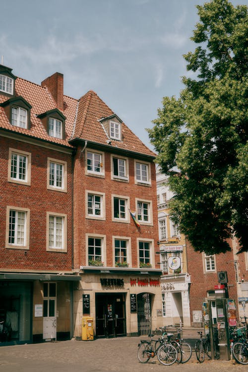 Gratis stockfoto met bakstenen huis, buitenkant van het gebouw, hedendaags