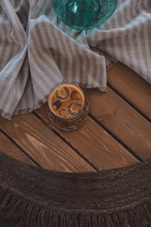 Základová fotografie zdarma na téma dřevěný stůl, káva, kofein