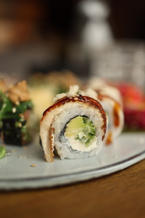 Free Delicious sushi roll with avocado and eel, ideal for food photography. Stock Photo