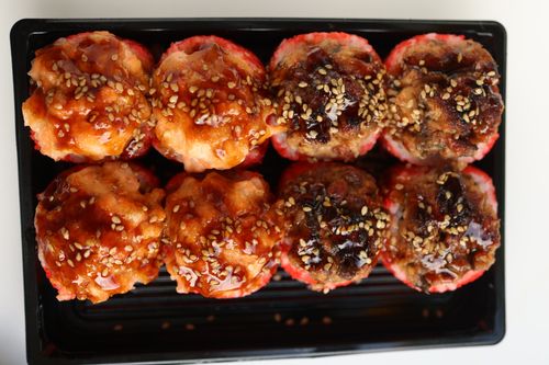 Free Appetizing baked meatballs topped with sesame seeds on a black tray, perfect for food photography. Stock Photo